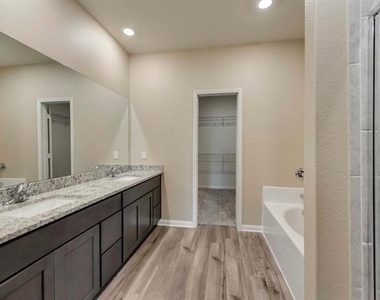 312 Golden Sands Lane - Photo Thumbnail 6