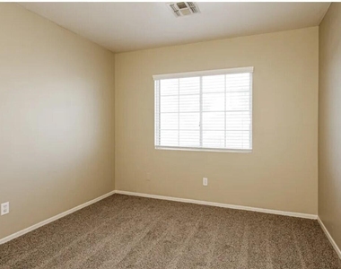 11976 W Granada Road - Photo Thumbnail 7