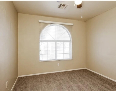 11976 W Granada Road - Photo Thumbnail 9