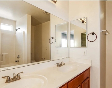 11976 W Granada Road - Photo Thumbnail 6