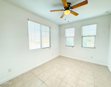 11682 N 188th Drive - Photo Thumbnail 17