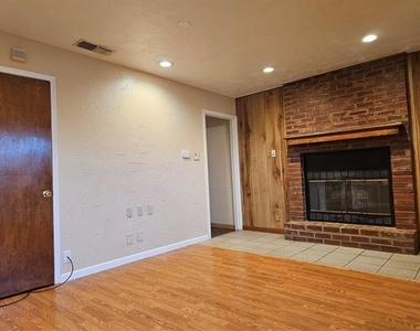 237 N Murphy - Photo Thumbnail 4