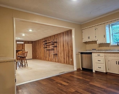 237 N Murphy - Photo Thumbnail 10