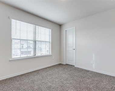 240 Kistler Drive - Photo Thumbnail 9