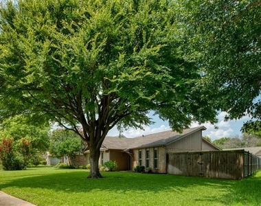 3013 Queens Way - Photo Thumbnail 2