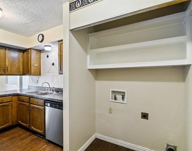 3013 Queens Way - Photo Thumbnail 12