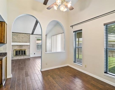 3013 Queens Way - Photo Thumbnail 7