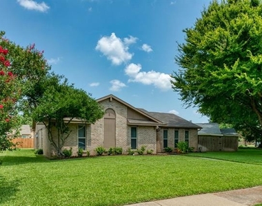 3013 Queens Way - Photo Thumbnail 1