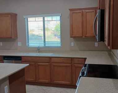 16013 N 21st Lane - Photo Thumbnail 5
