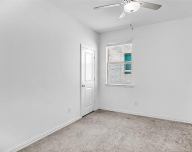 4213 Petunia Way - Photo Thumbnail 24