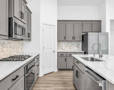 4213 Petunia Way - Photo Thumbnail 7