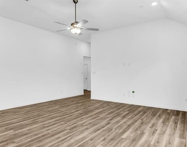 4213 Petunia Way - Photo Thumbnail 16
