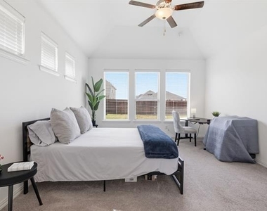 5613 Breezy Drive - Photo Thumbnail 8