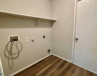 2321 Avalon Creek Way - Photo Thumbnail 8