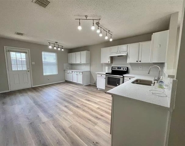2321 Avalon Creek Way - Photo Thumbnail 2