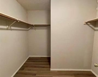 2321 Avalon Creek Way - Photo Thumbnail 14