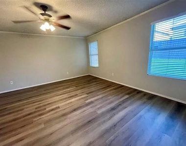 2321 Avalon Creek Way - Photo Thumbnail 12