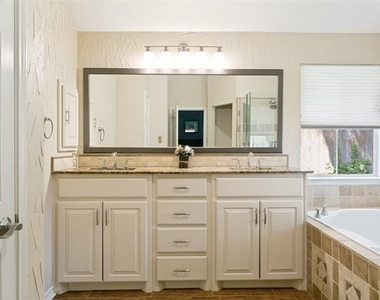 2203 Vista Court - Photo Thumbnail 8
