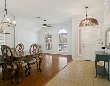 2203 Vista Court - Photo Thumbnail 2