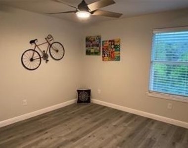 2611 Lakeridge Drive - Photo Thumbnail 9