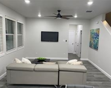 2611 Lakeridge Drive - Photo Thumbnail 3