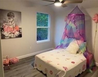 2611 Lakeridge Drive - Photo Thumbnail 7