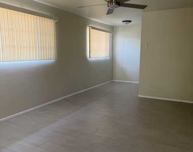 2718 E Glenrosa Avenue - Photo Thumbnail 2