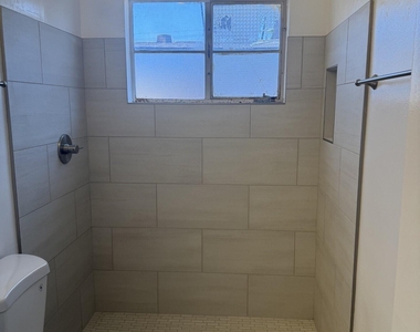 2718 E Glenrosa Avenue - Photo Thumbnail 5