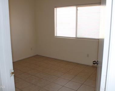 2300 E Magma Road - Photo Thumbnail 14