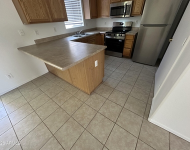 2300 E Magma Road - Photo Thumbnail 4