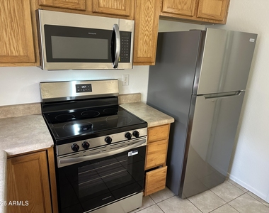 2300 E Magma Road - Photo Thumbnail 8