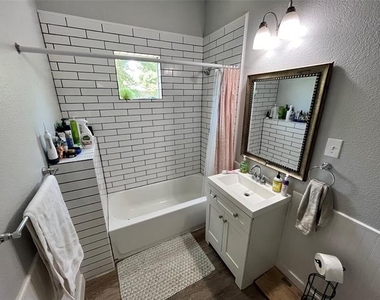 219 Bryan Street - Photo Thumbnail 9