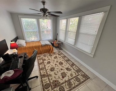 219 Bryan Street - Photo Thumbnail 12