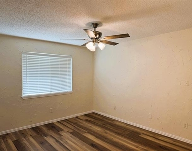 6406 Willow Springs Drive - Photo Thumbnail 17