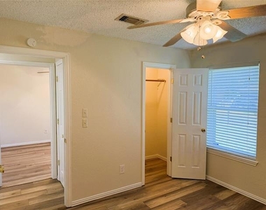 6406 Willow Springs Drive - Photo Thumbnail 10