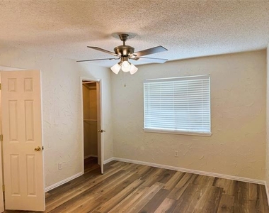 6406 Willow Springs Drive - Photo Thumbnail 14