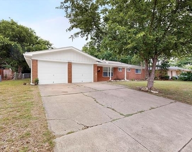 3632 Venice Drive - Photo Thumbnail 2