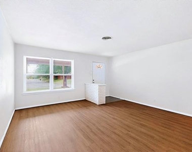 3632 Venice Drive - Photo Thumbnail 4
