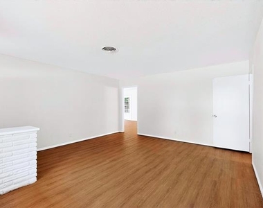 3632 Venice Drive - Photo Thumbnail 9