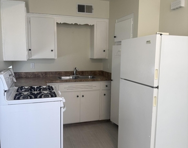 2714 E Glenrosa Avenue - Photo Thumbnail 2