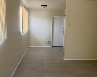 2714 E Glenrosa Avenue - Photo Thumbnail 4
