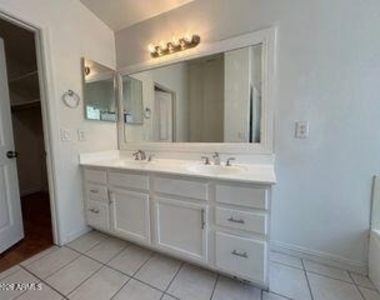 2449 N 125th Lane - Photo Thumbnail 8