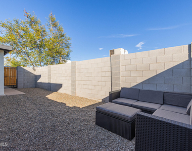 930 E Henry Street - Photo Thumbnail 10