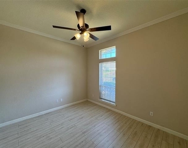 6376 Newport Court - Photo Thumbnail 17