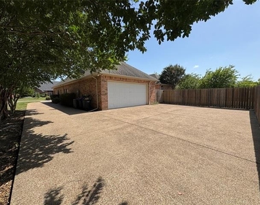 6376 Newport Court - Photo Thumbnail 24