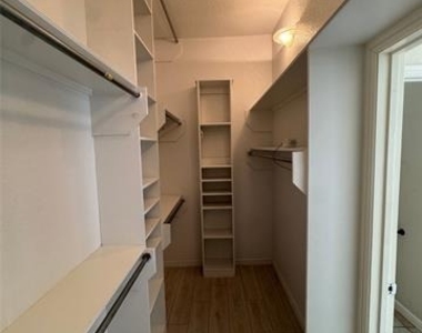 6376 Newport Court - Photo Thumbnail 15