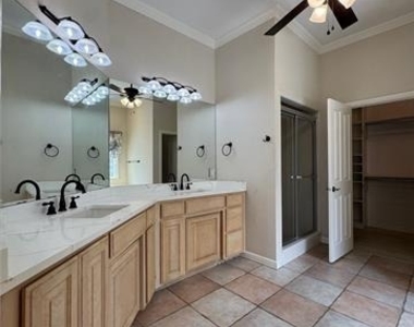 6376 Newport Court - Photo Thumbnail 14