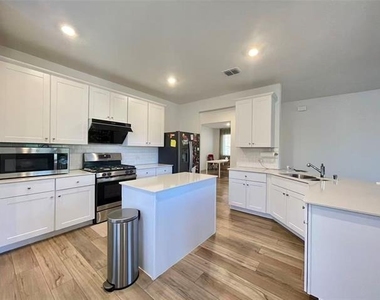8413 Butterfly Lane - Photo Thumbnail 5