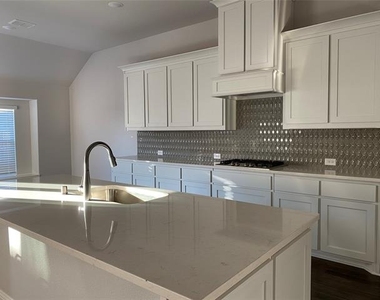 616 New Marion Road - Photo Thumbnail 5