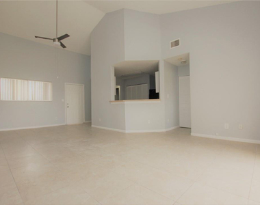3413 Nw 44th Street - Photo Thumbnail 3